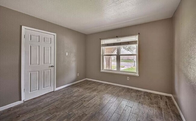 Building Photo - 4022 Killarmet Dr