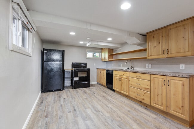 Building Photo - 71 S Orchard Dr