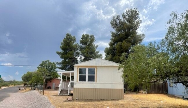 Building Photo - 2 Bedroom on Nice Corner Lot In Clarkdale-...