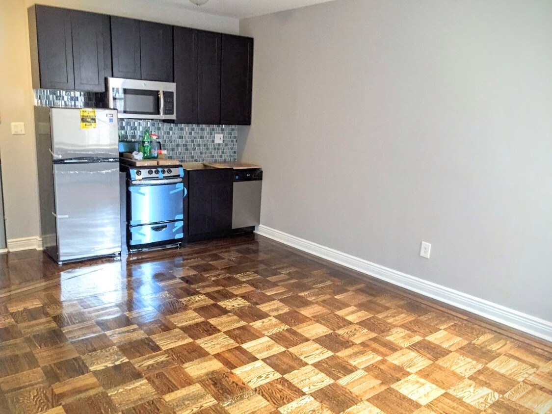 Foto principal - 3841 18th Ave