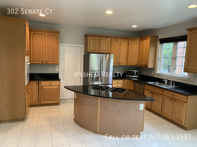 Building Photo - Gorgeous 4 Bedroom 3.5 Bath Home in Sought...