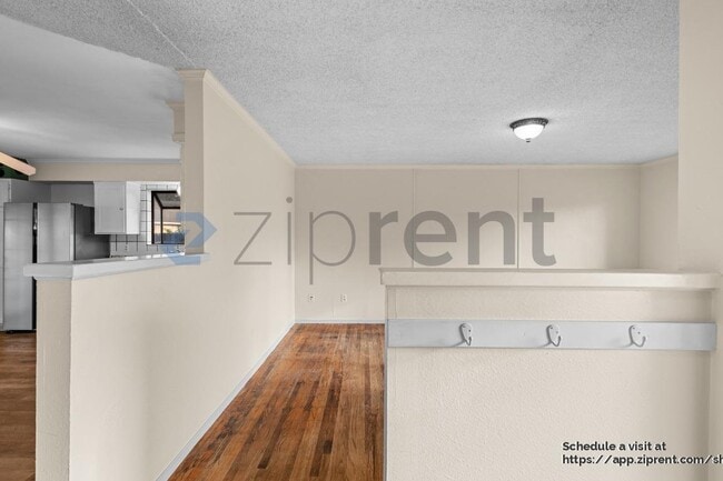 Building Photo - 1323 Harwood St