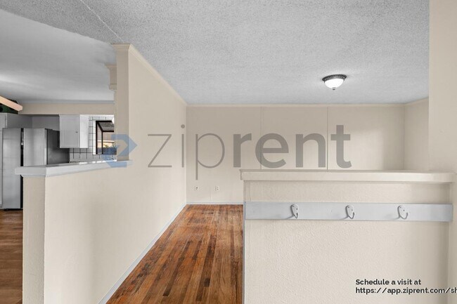 Foto del edificio - 1323 Harwood St