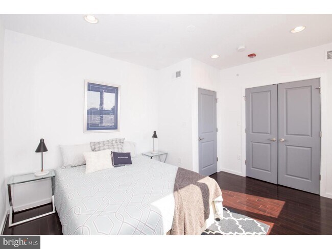 Building Photo - 811 N Franklin St