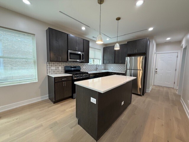 Foto del edificio - 5852 N Artesian Ave