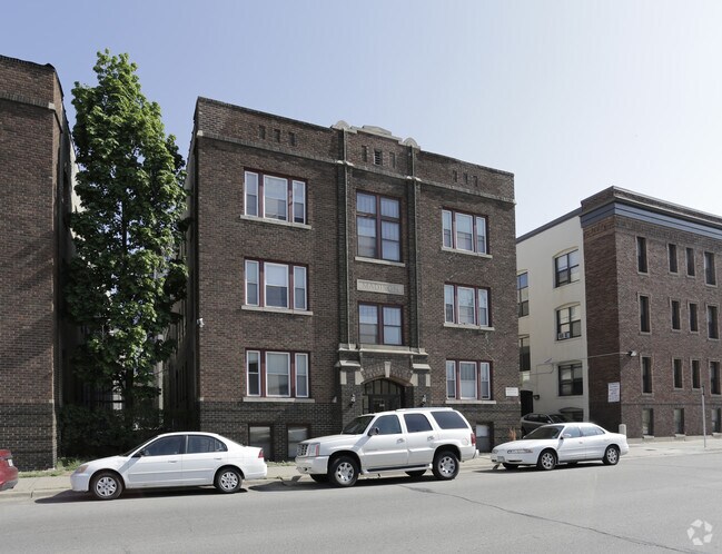 Brownstones Downtown Apartments Minneapolis Mn