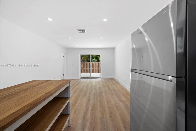 Foto del edificio - 1377 Woodpecker St