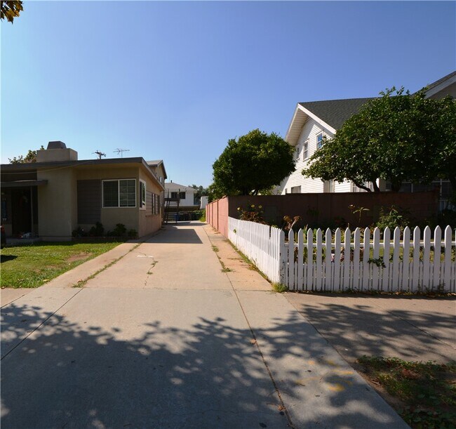 Building Photo - 6041 Pickering Ave