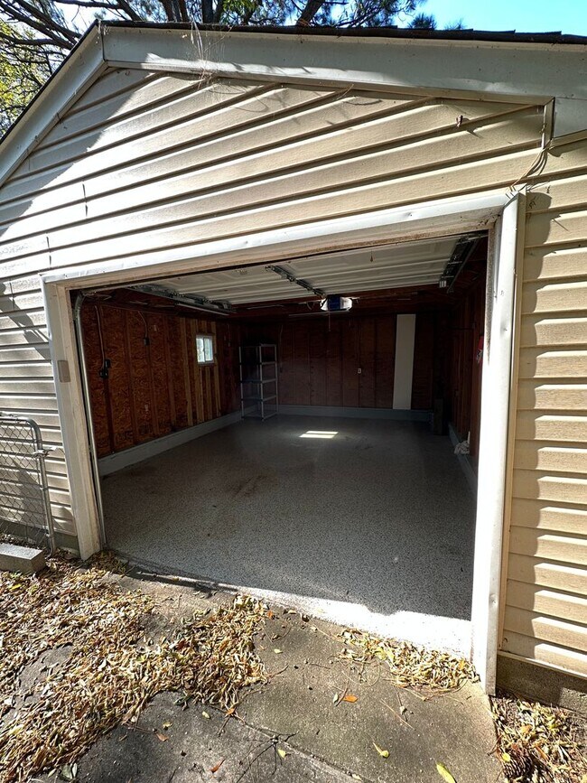 Building Photo - CHARMING CAPE COD in COMMODORE PARK