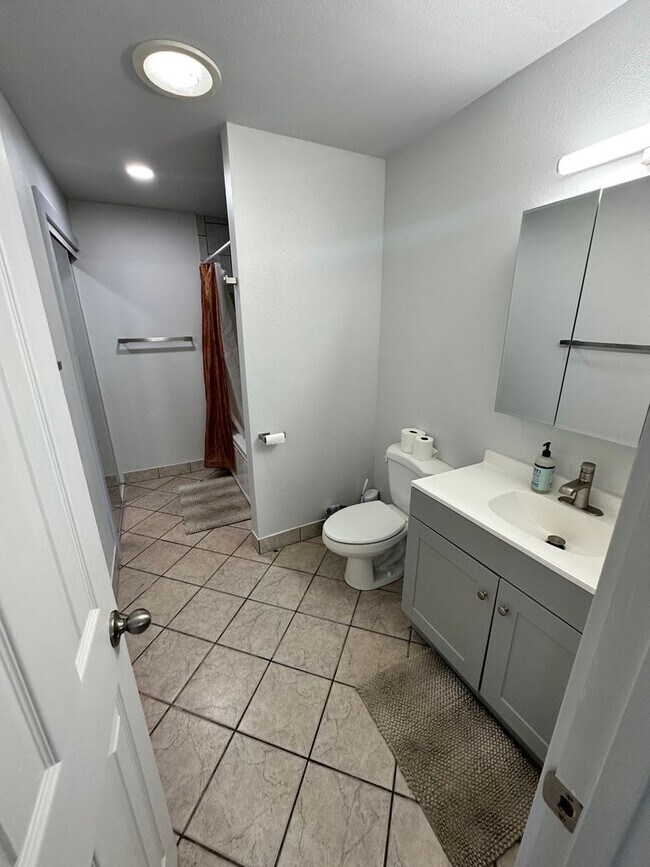 Building Photo - Remodeled 3 bedroom home in Napilihau