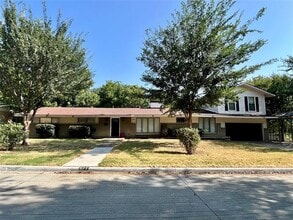 Building Photo - 830 Blackburn St