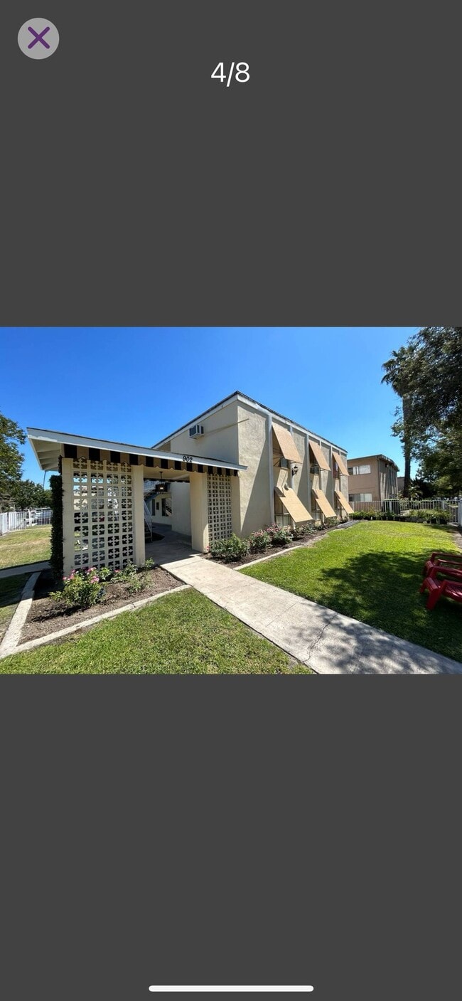 Building Photo - 902 S Citron St