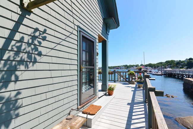 Building Photo - Winter Rental: Waterfront 3 Bed/3 Bath on ...