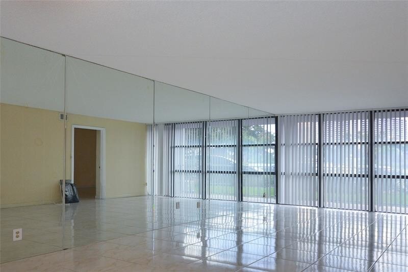 Primary Photo - 800 Parkview Dr