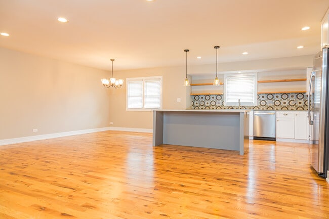Building Photo - 825 Pheasant Walk Dr