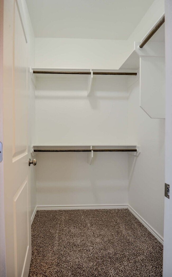 Building Photo - 3 Bed/ 3.5 Bath Revelry Townhome close to ...