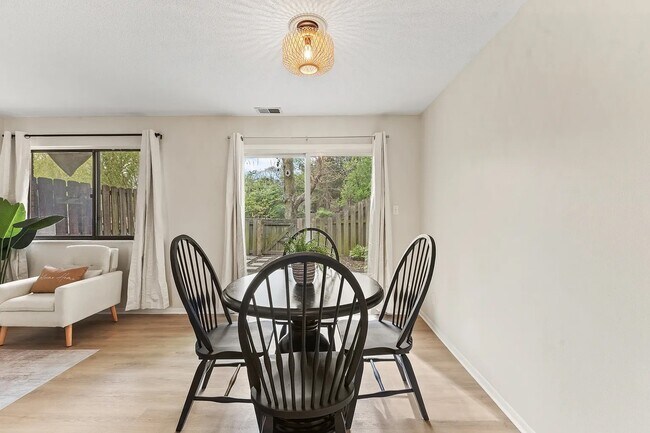 Foto del edificio - 968 Greenwood Trail W Dr