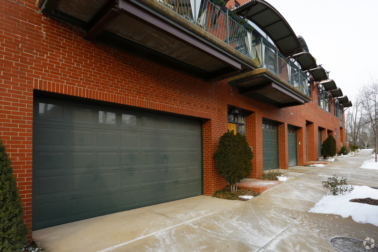 Building Photo - 800 Beech Ave
