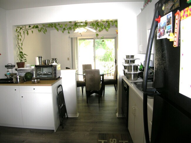 Building Photo - 1300 Pennwood Ct