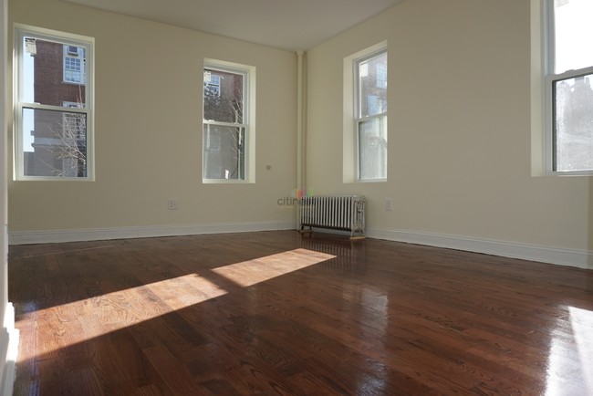 Foto del edificio - 8602 Ridge Blvd