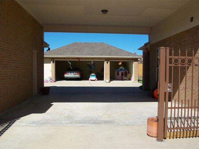 Foto del edificio - 1722 Parklake Village Dr