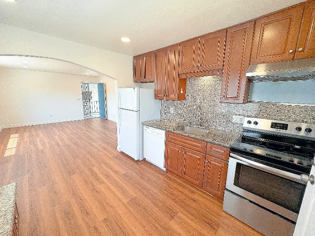 Photo - 4802 Daisy St Apartment