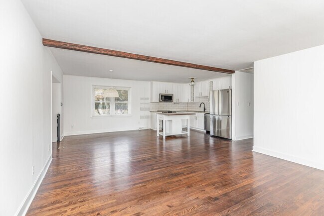 Foto del edificio - 6701 Lynmont Dr