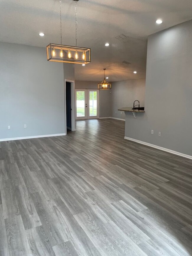 Building Photo - Kissimmee - Spacious 4/2, Pool Home
