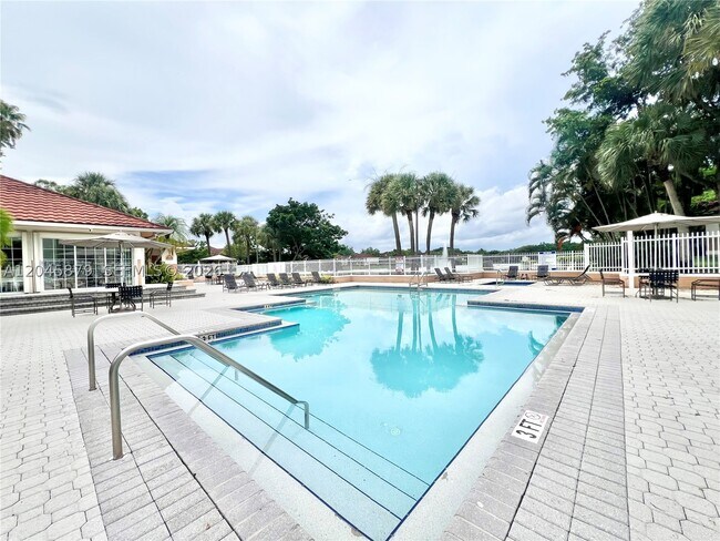 Foto del edificio - 842 NW 92nd Ave
