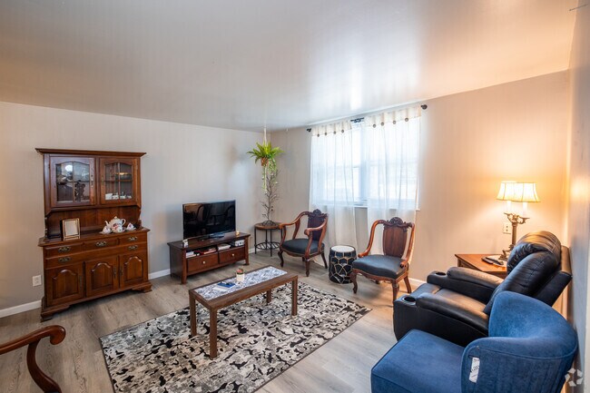 Apartamento de 1 dormitorio y 1 baño - 675 pies cuadrados - Sala de estar - Ottawa Arms