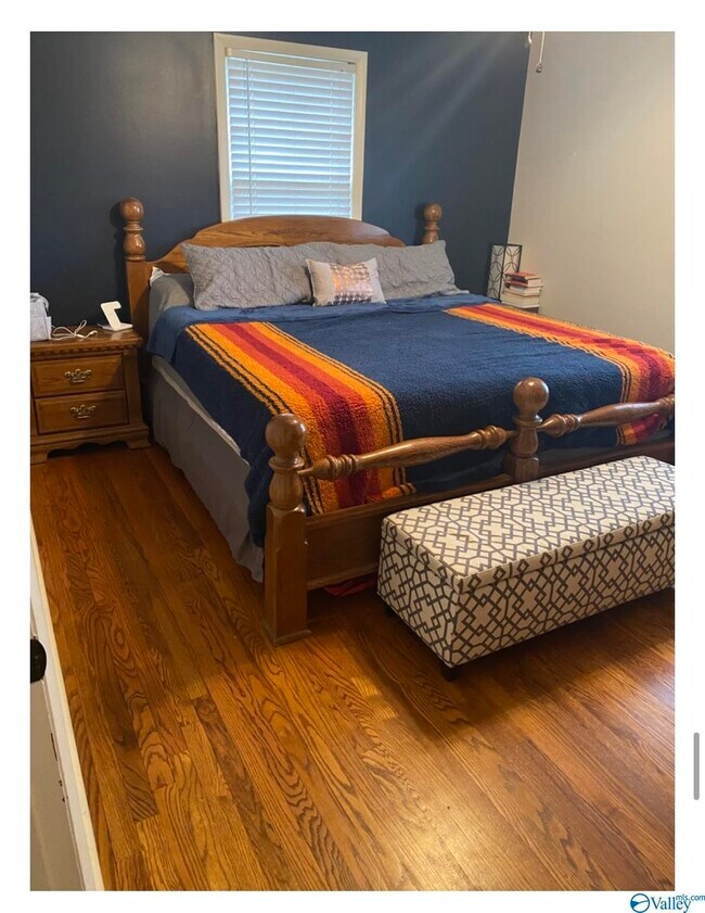 Foto del edificio - 817 Chambers Dr NE