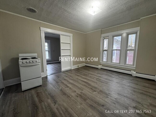 Foto del edificio - 26 Waterville Rd