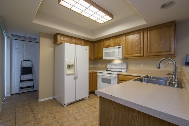 Building Photo - 537 S Delaware Dr