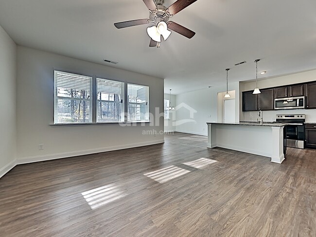Building Photo - 3079 Day Flower Dr