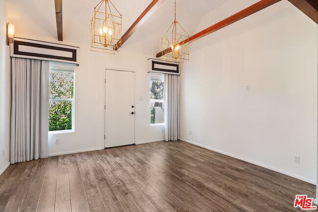 Foto del edificio - 3358 Silver Lake Blvd