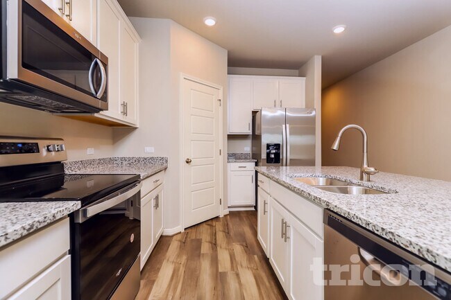 Foto del edificio - 13520 Paxton Blvd