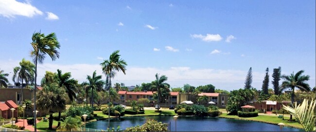 Foto del edificio - UNIT FOR RENT AT DORAL GARDENS II at $1900