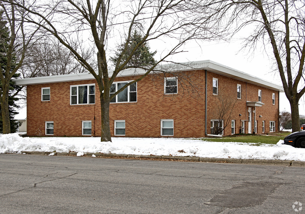 Primary Photo - 302 Elm St S