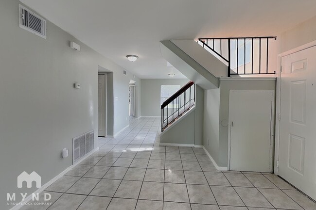 Building Photo - 3442 Coachlight Dr