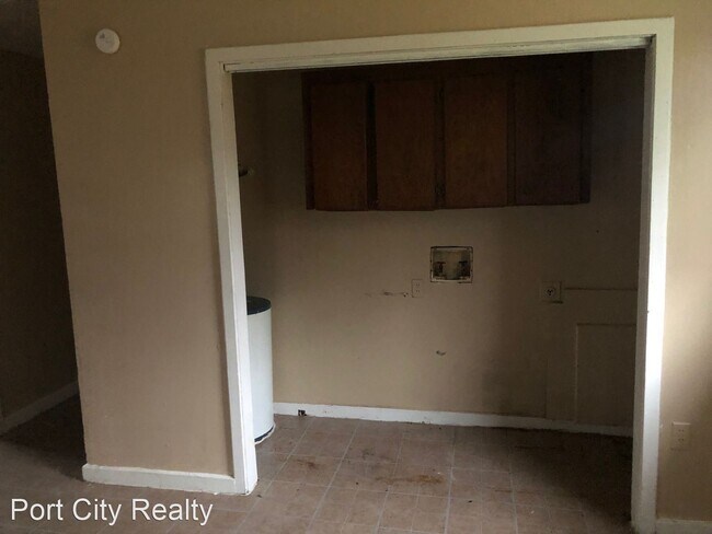 Building Photo - 3 br, 1 bath House - 6252 Rufus Dr