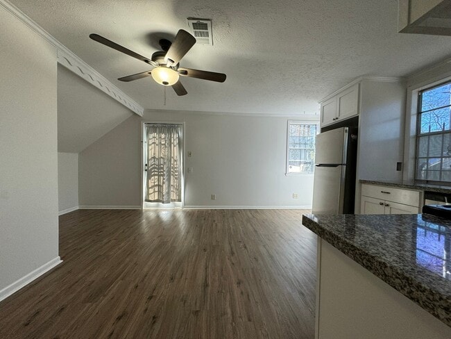 Building Photo - 2019 N Thompson St