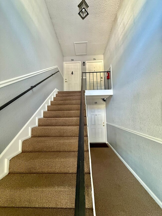 Building Photo - STRATFORD CONVENIENT 1/1 CONDO IN SEMINOLE...