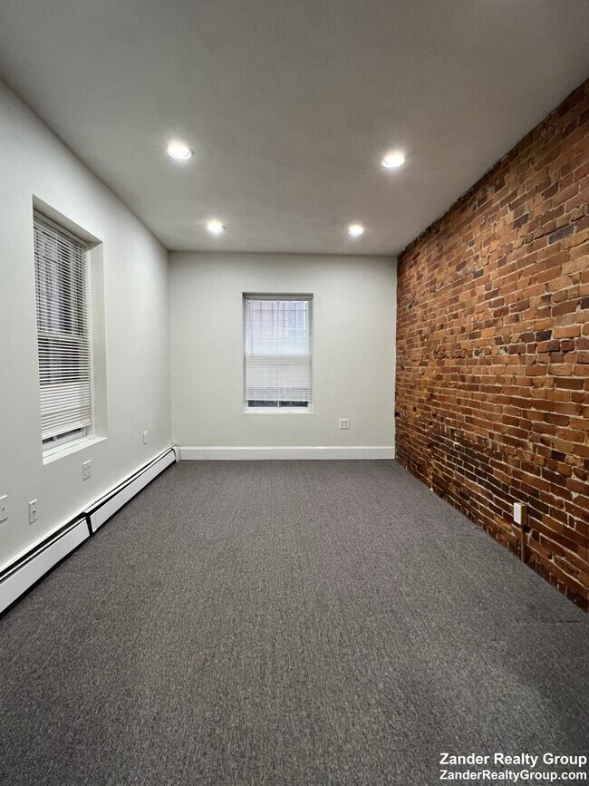 Building Photo - 696 Tremont St