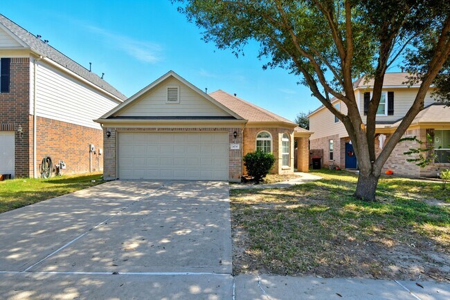 Building Photo - 14730 Fir Knoll Way
