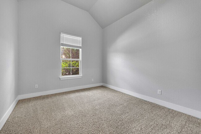 Foto del edificio - Luxurious 3032 Sq Ft Home for Rent in Helo...