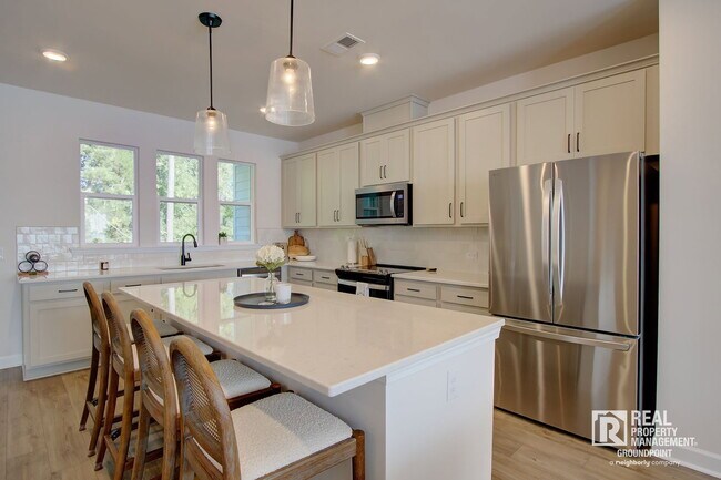 Building Photo - 5208 New Palm Ct