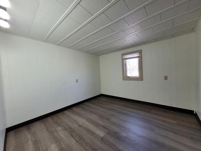 Building Photo - 913 9th Street