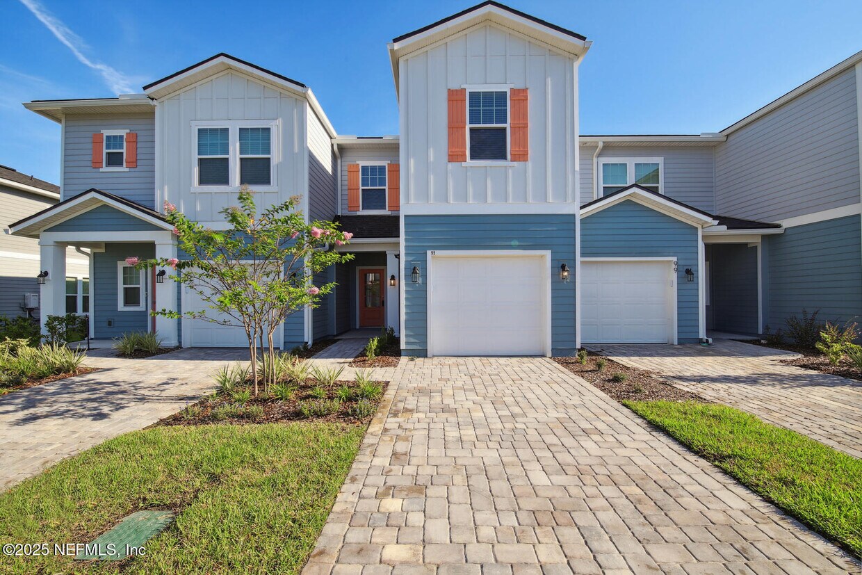 Foto principal - 95 Pinebury Ln