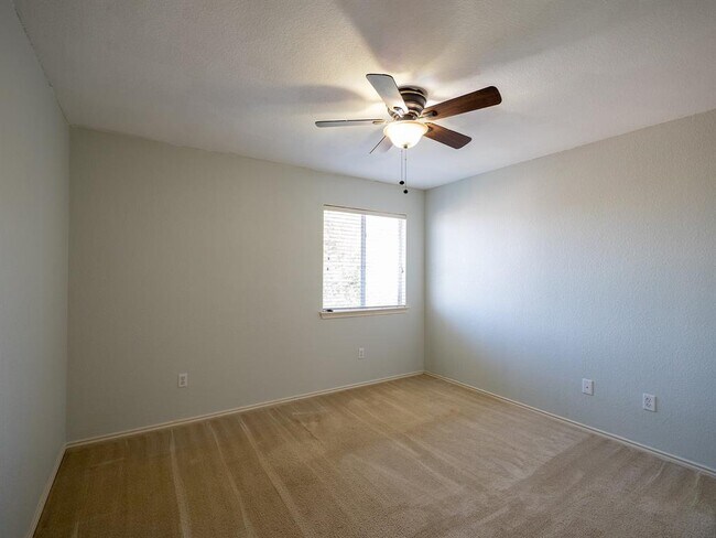 Building Photo - 13504 Richard Nixon St