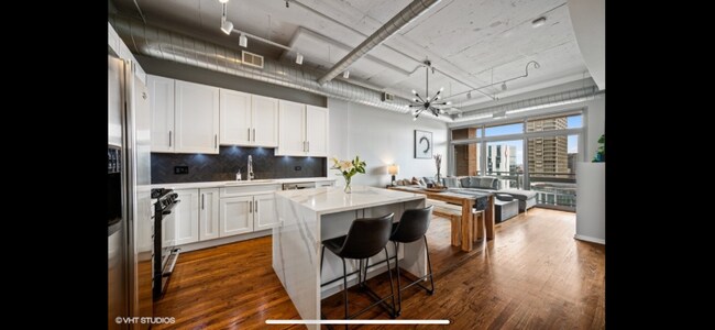 Foto del edificio - 933 W Van Buren St